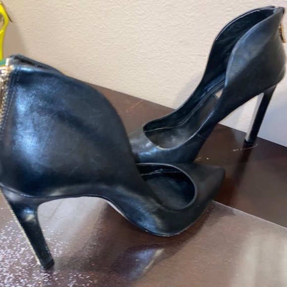 BCBG Black Leather Gold Zipper Heeled Pumps Size 9 - Picture 8 of 8